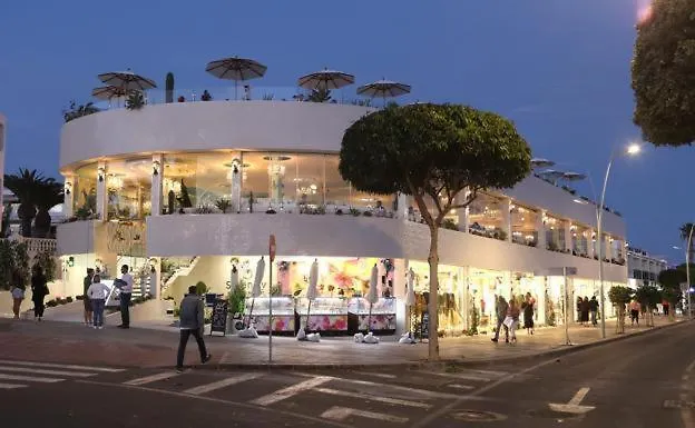 Thaisay Malibu Tías